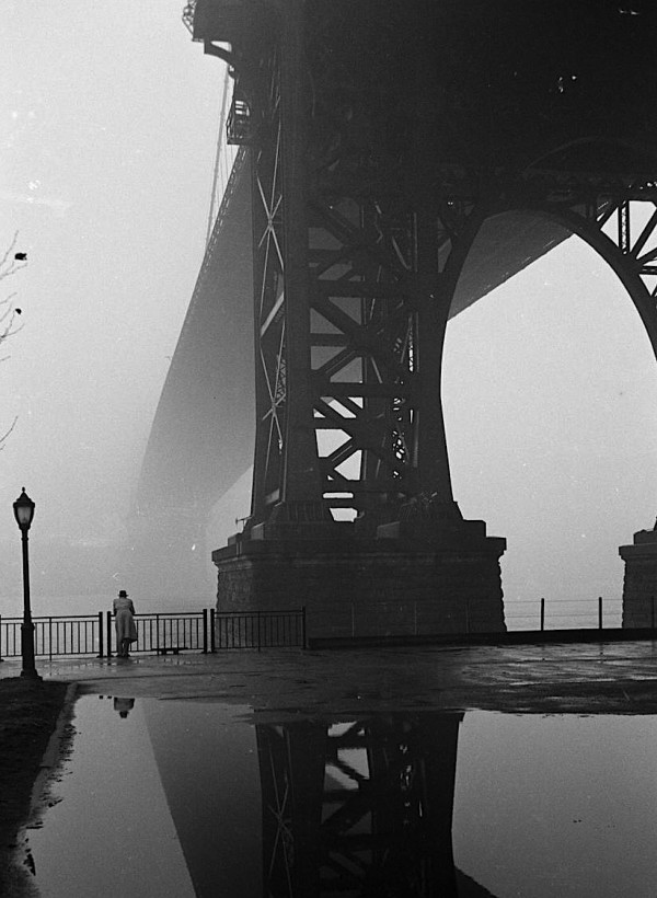 Walter Sanders - Fog in New York